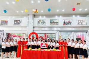 TRAO THƯỞNG PHÒNG QUAN HỆ KHÁCH HÀNG HỆ THỐNG XE MÁY DUNG VƯỢNG